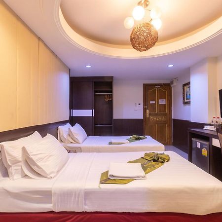 Gusto Pratunam Hotel Банкок Екстериор снимка