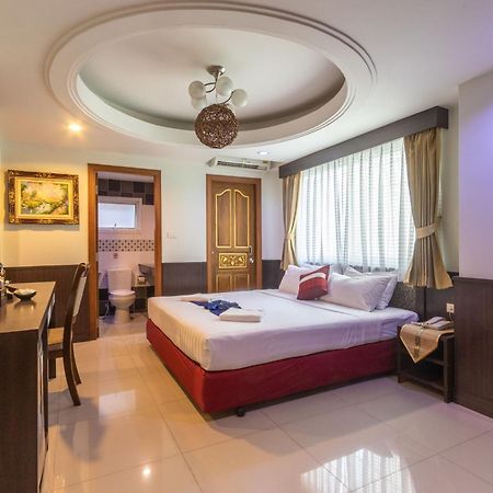 Gusto Pratunam Hotel Банкок Екстериор снимка
