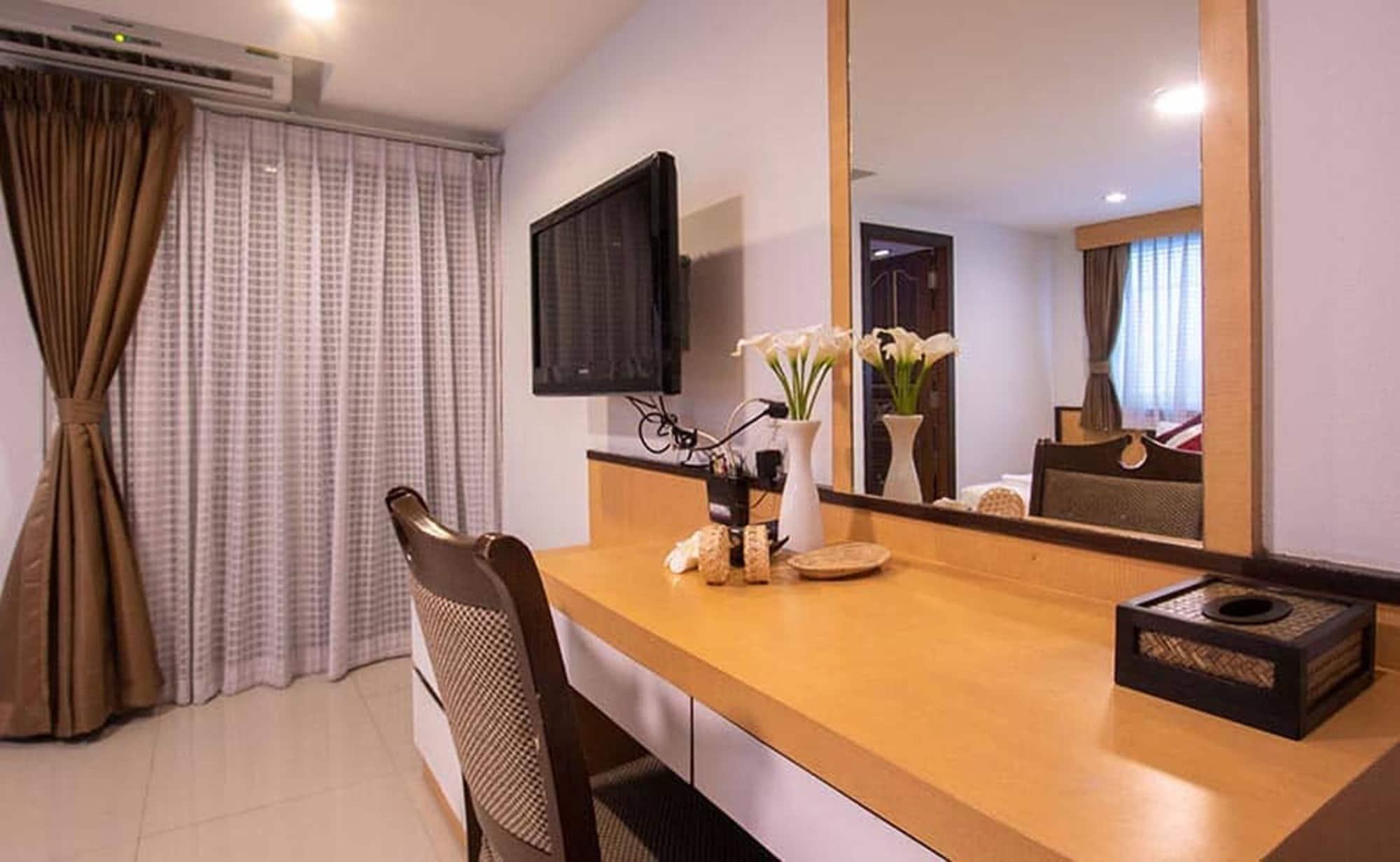 Gusto Pratunam Hotel Банкок Екстериор снимка