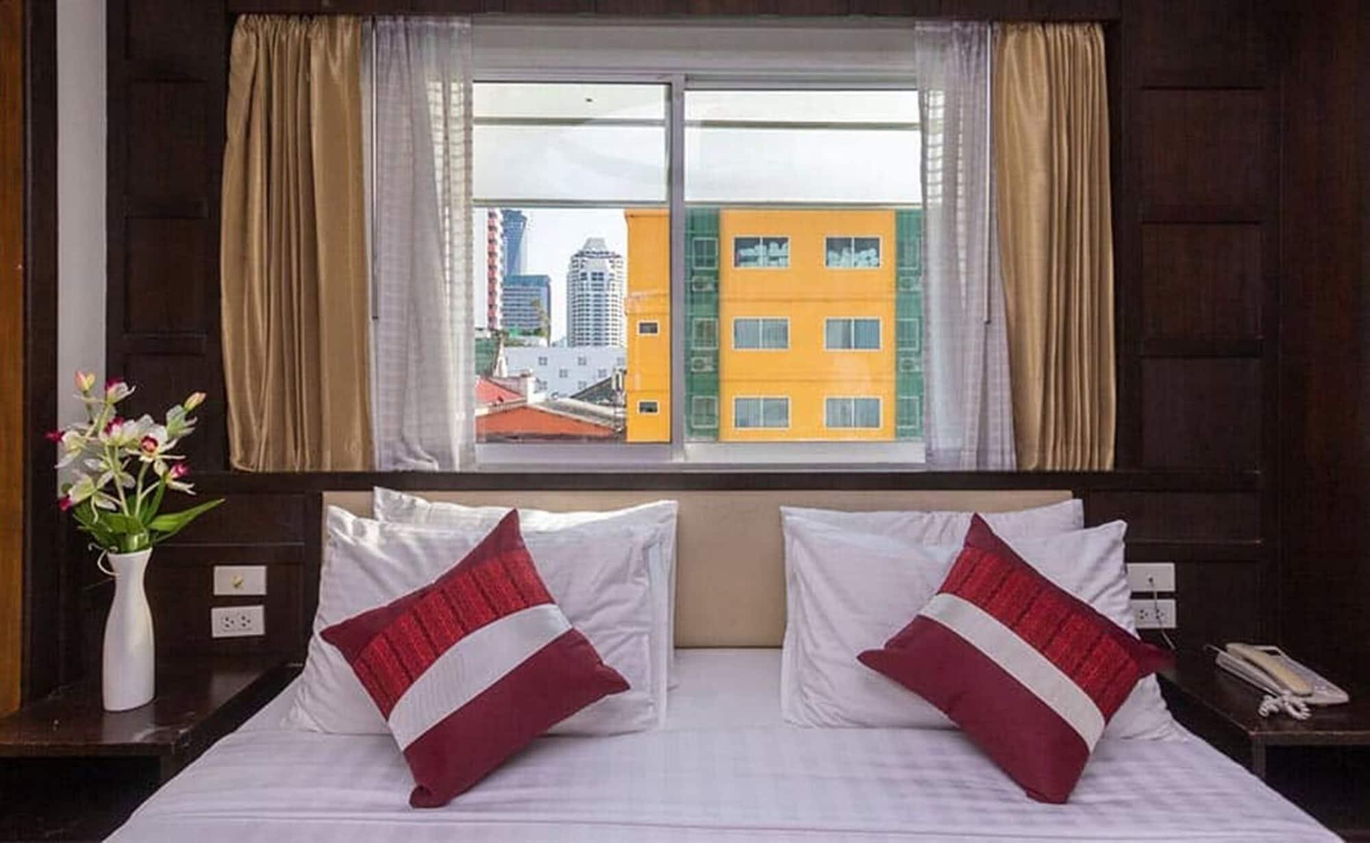 Gusto Pratunam Hotel Банкок Екстериор снимка