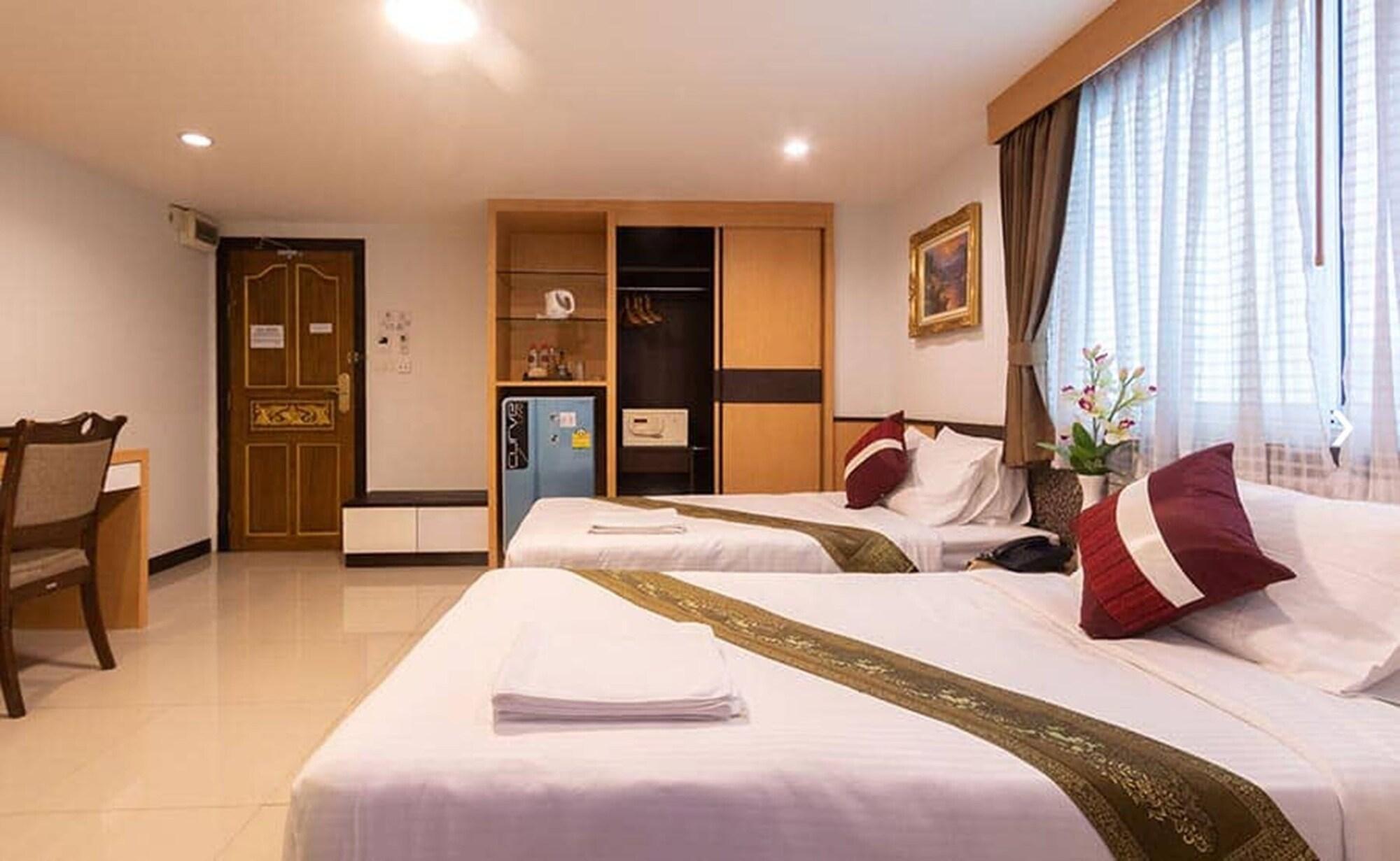 Gusto Pratunam Hotel Банкок Екстериор снимка