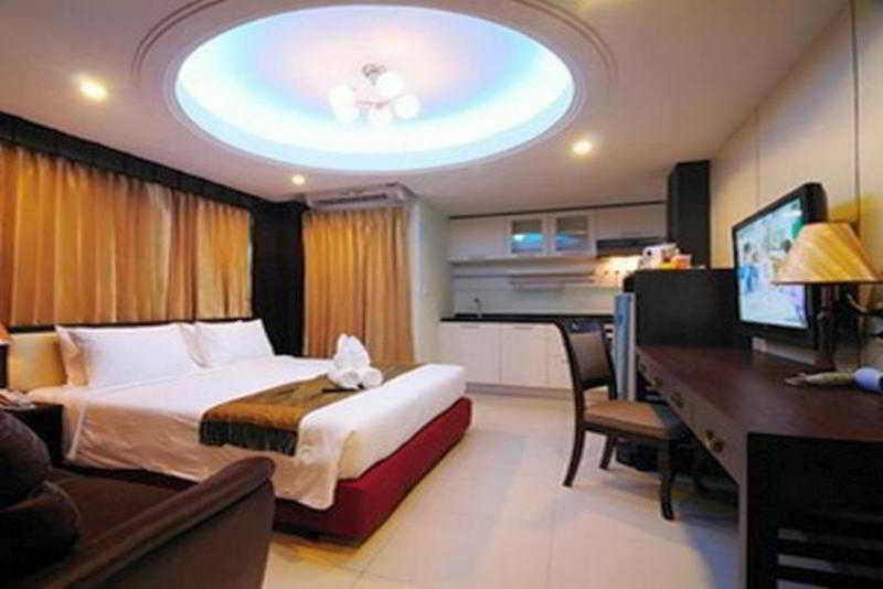 Gusto Pratunam Hotel Банкок Екстериор снимка