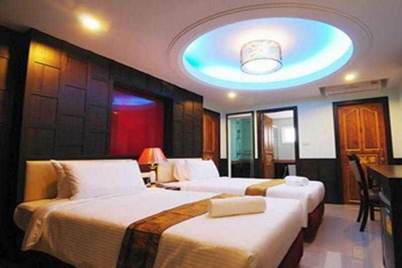 Gusto Pratunam Hotel Банкок Екстериор снимка